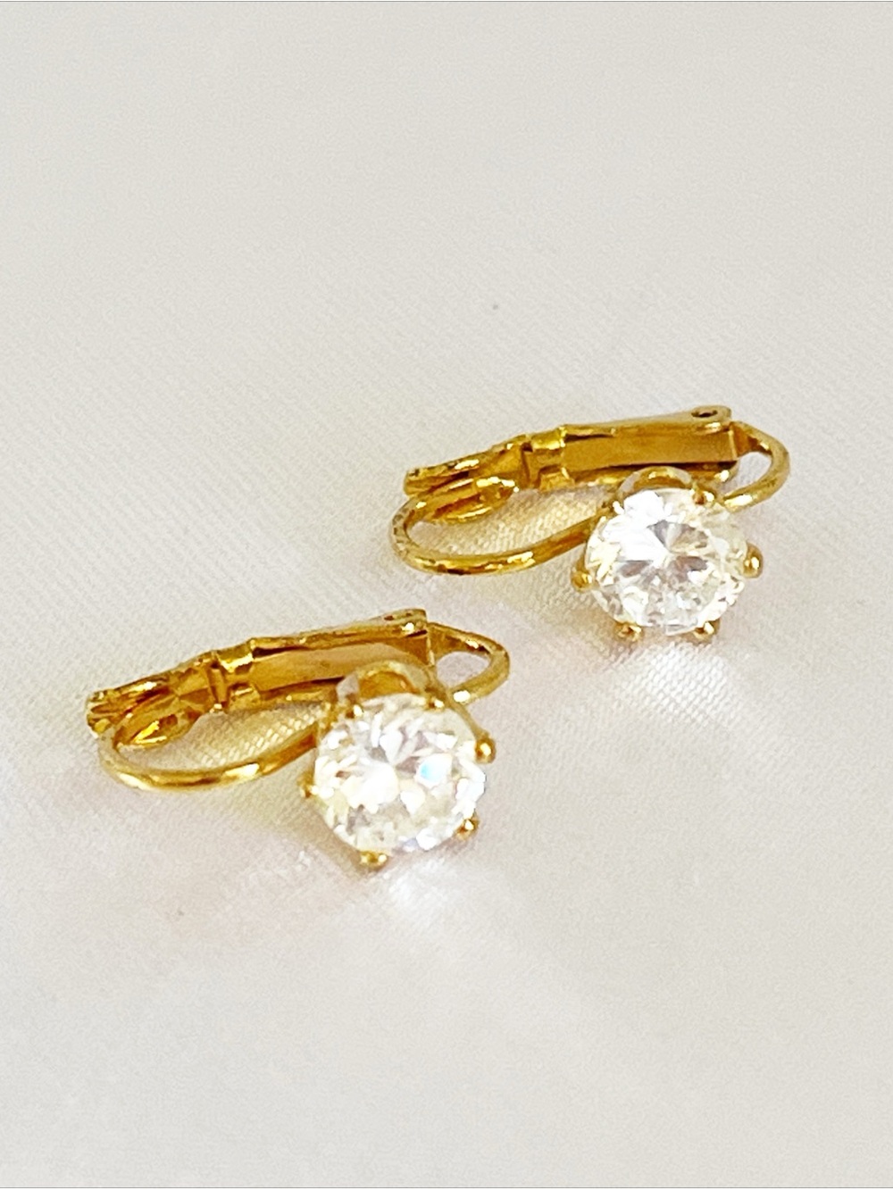 AVON Vintage Gold Tone Round Cut Simulated Stone Pierced Fashion 
Earrings